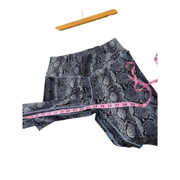 Victoria’s Secret On Point High Rise Crossover Shake Skin Legging Size 12 NWT - Picture 9 of 9